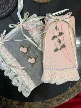 🌷 Hand Crafted Pink & Green Rose Hand Towel & Spare Toilet Paper Holder 🌷